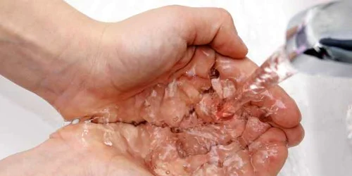 Apa caldă va fi deconectată timp de o lună 