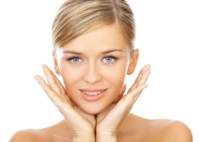 
    Acidul hialuronic lasă umiditatea să intre în piele  