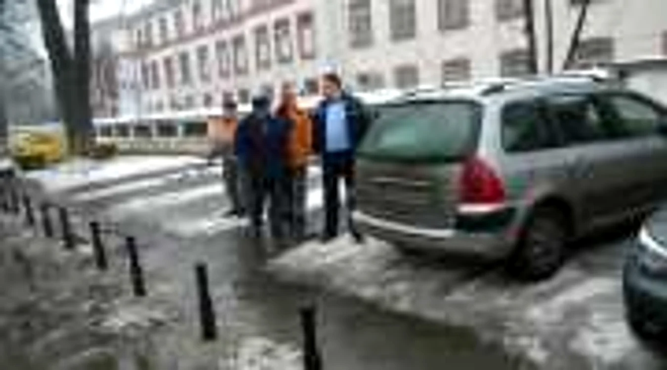 Mașinile au scăpat de sub ”sechestru” după ce pilonii au fost demontați