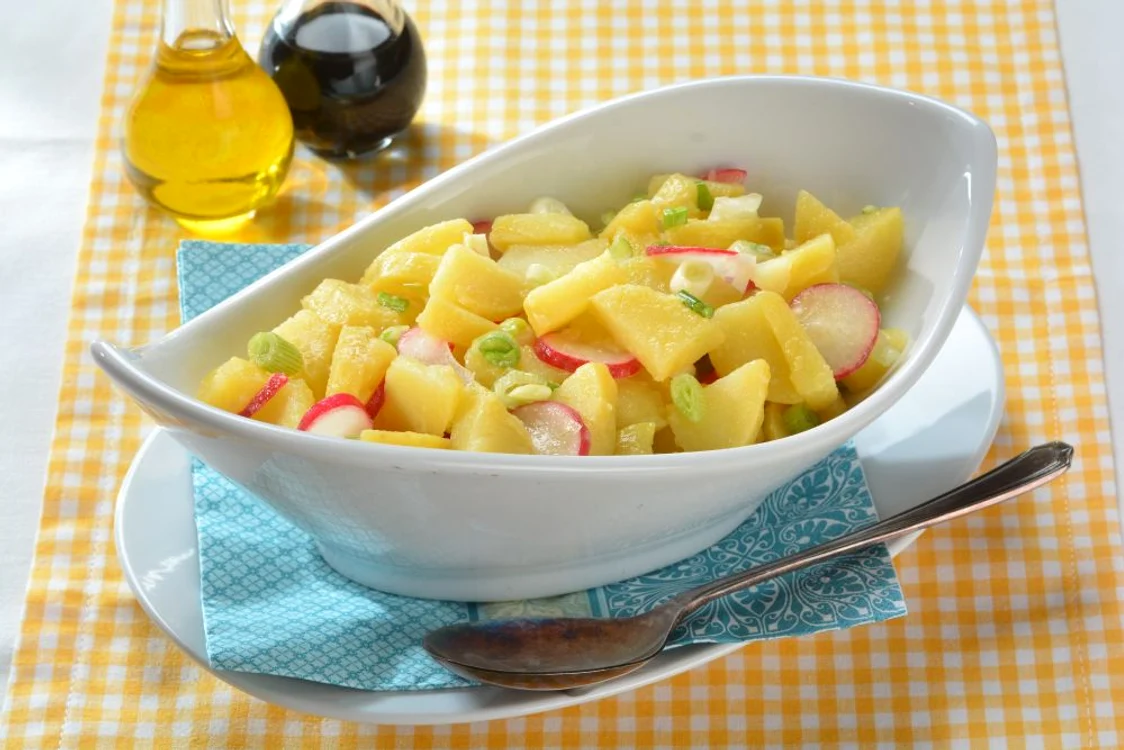 salata de cartofi cu ridichi jpeg