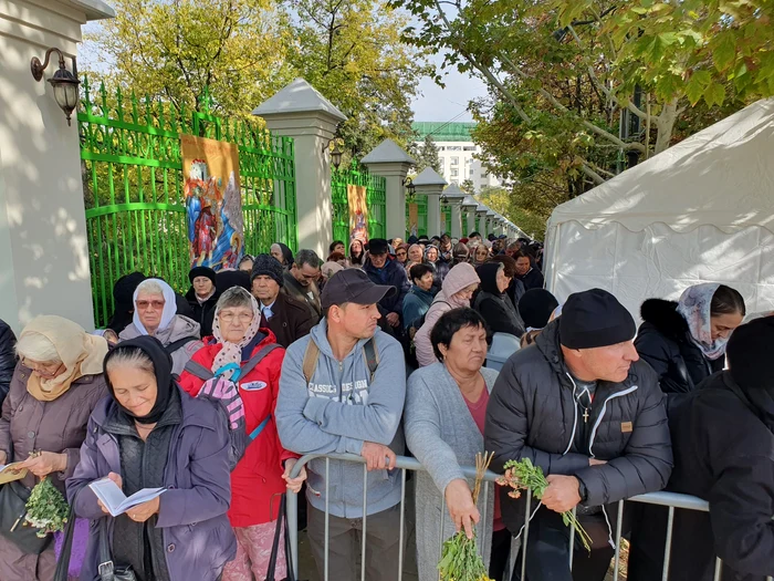 Credincioși la sărbătoarea Sfântului Dimitrie cel Nou pe 24 octombrie 2024