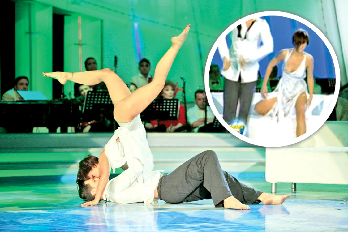 
    Andreea Popescu,  partenera lui Liviu  Vârciu, a păţit-o şi ea:  la finalul momentului artistic, unul dintre sâni  i-a ieşit afară obraznic  din decolteu  