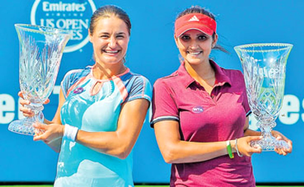 
    Monica Niculescu şi Sania Mirza, noile campioane de la New HavenFotografii: Guliver/ GettyImages  