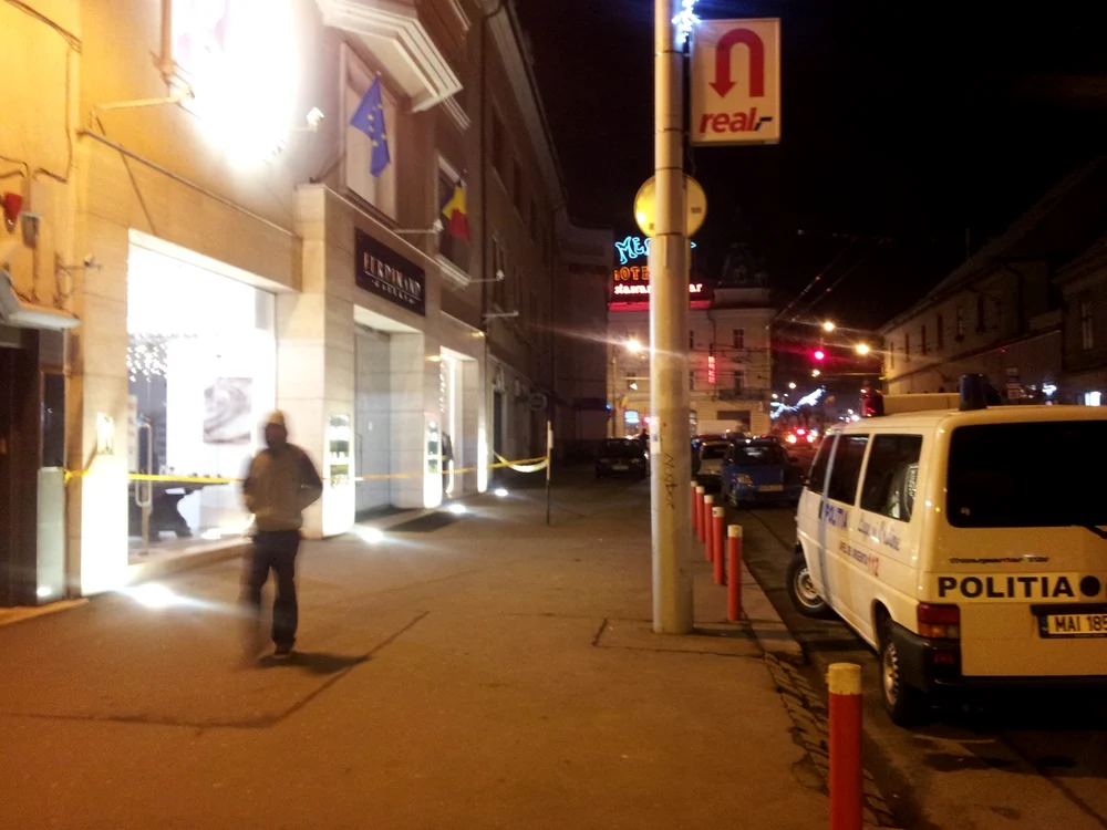 Un bărbat de 40 de ani a tras două focuri de armă în centrul Clujului    FOTO: Remus Florescu