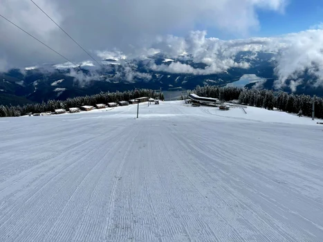 Domeniul Schiabil Transalpina Voineasa din Vâlcea înainte de Florii în 26 aprilie 2024 Foto Domeniul Schiabil Transalpina