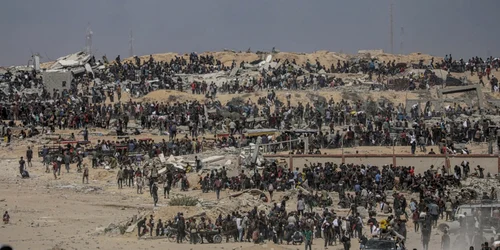 Palestinieni centru de distribuție a ajutoarelor Gaza foto epa efe jpg