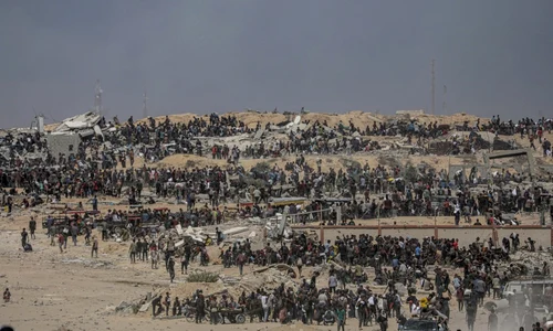 Palestinieni centru de distribuție a ajutoarelor Gaza foto epa efe jpg