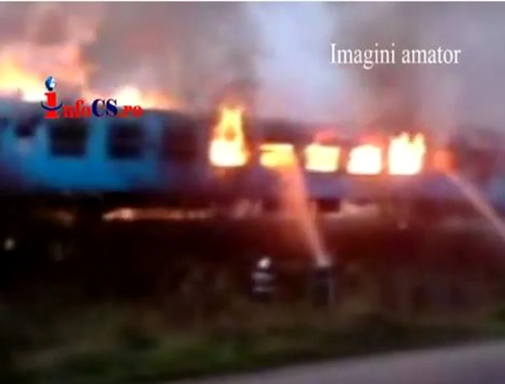 
    Un tren a luat foc  