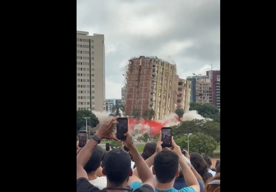 Momentul spectaculos în care cel mai vechi hotel de lux din Brazilia, Torre Palace, este demolat prin implozie: sfârșitul unui simbol al luxului