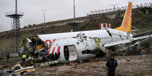 Avion Pegasus rupt - Aeroportul Sabiha Gokcen - Istanbul - Turcia / FOTO AFP 