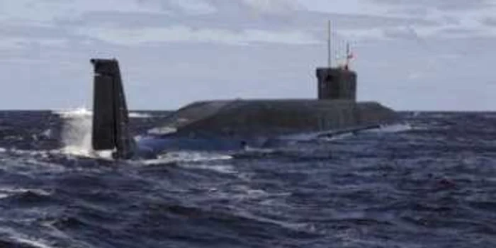 VIDEO Submarine ruseşti, în colimatorul unui avion militar canadian