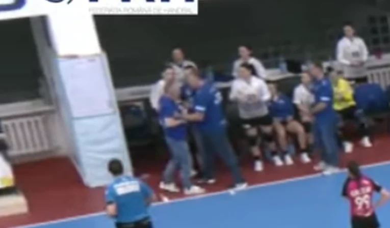 Fenomentul antrenorilor scandalagii lovește și handbalul. Burcea riscă suspendarea, după o altercație cu adversarul la finalul meciului din Liga Națională