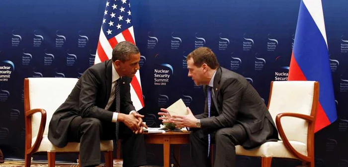 Obama și Medvedev în timpul discuției de la Seul. 