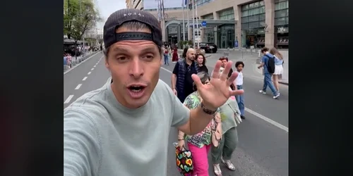 turist olandez uluit pe Victoriei  Captura video png