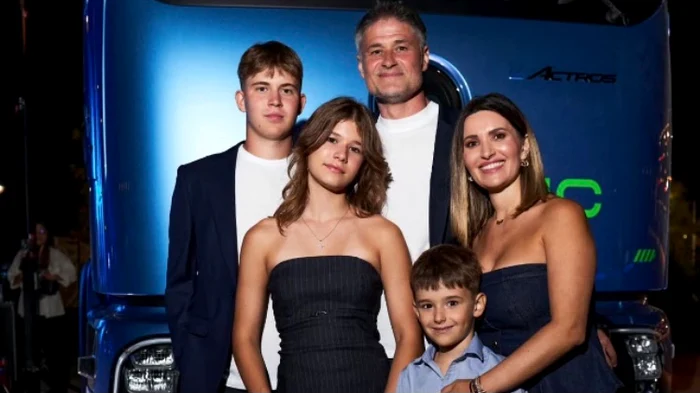 Ela Crăciun și Alex au trei. copii foto: arhiva personală 