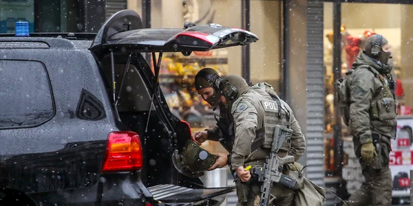 Unitati speciale ale politiei germane intervenind la Dresda FOTO EPA EFE jpg