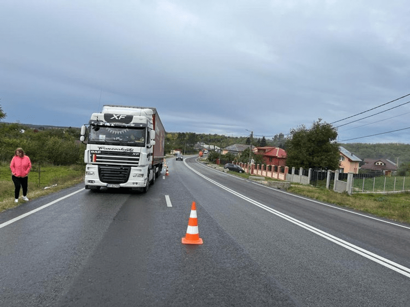 Bărbat spulberat de un TIR în Olt. „Veniți, cred că am ucis un om“