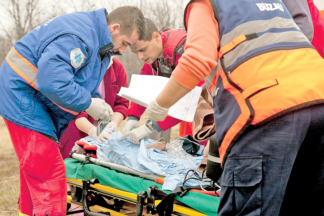 Minune la Piteşti. Un copil de doi ani a scăpat nevătămat după ce a căzut de la etajul patru