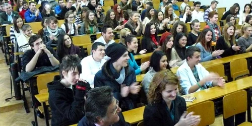 Curs de jurnalism pentru liceeni la Universitatea Andrei Şaguna din Constanţa