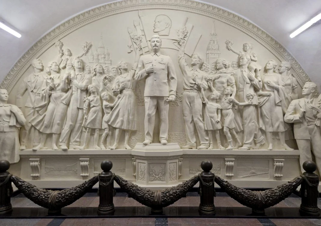 O statuie a lui Stalin a fost reinstalată în metroul de la Moscova Foto: X/Brian McDonald