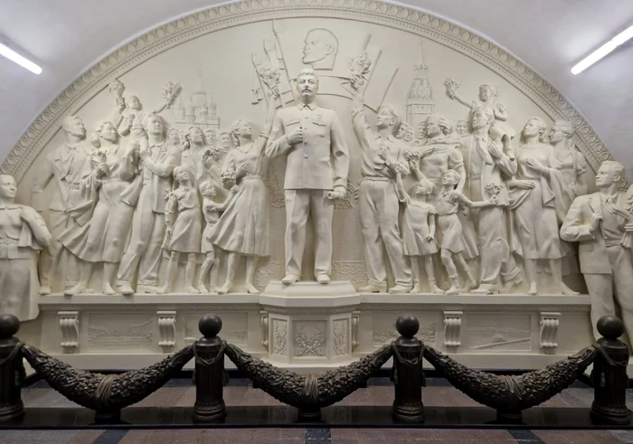VIDEO O statuie a lui Stalin a fost reinstalată în metroul de la Moscova. „Este un scuipat în faţa istoriei”