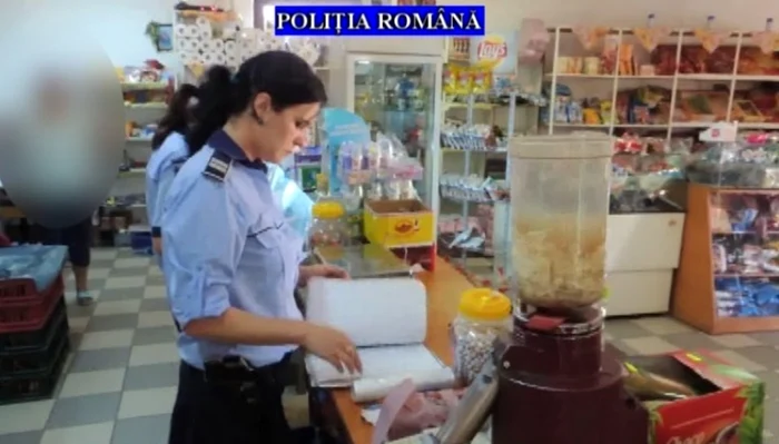 Poliţiştii au descoperit şi un magazin fără nici un fel de aviz de funcţionare FOTO captură Poliţia Română