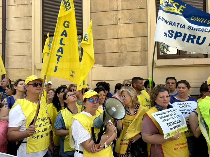 Sindicaliștii din Educație strâng semnături pentru abrogarea unor măsuri din legile austerității