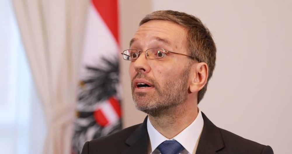 Parlamentul din Austria a ridicat imunitatea liderului extremei drepte Herbert Kickl. Este acuzat pentru o presupusă mărturie falsă