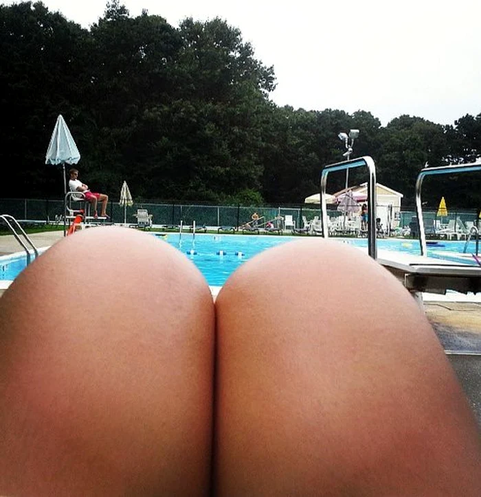 
    Acesta nu e un fund, ci o pereche drăguţă de genunchiFoto: Instagram  