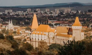 Comitetul Local pentru Situaţii de Urgenţă a decis ca începând de joi, 12 martie, să închidă pentru public Muzeul Castelul Corvinilor jpeg