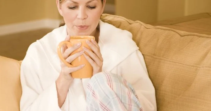 În cazul stărilor nervoase din perioada menopauzei, încearcă tratamentul pe bază de ceai de sovârf