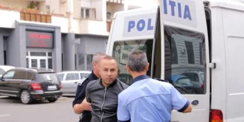 Şoferul care a lovit un poliţist a fost arestat pentru ultraj