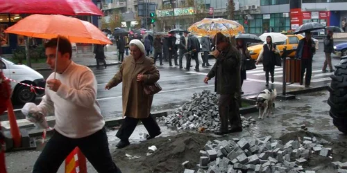 Lucrările de pavare cu granit, abandonate