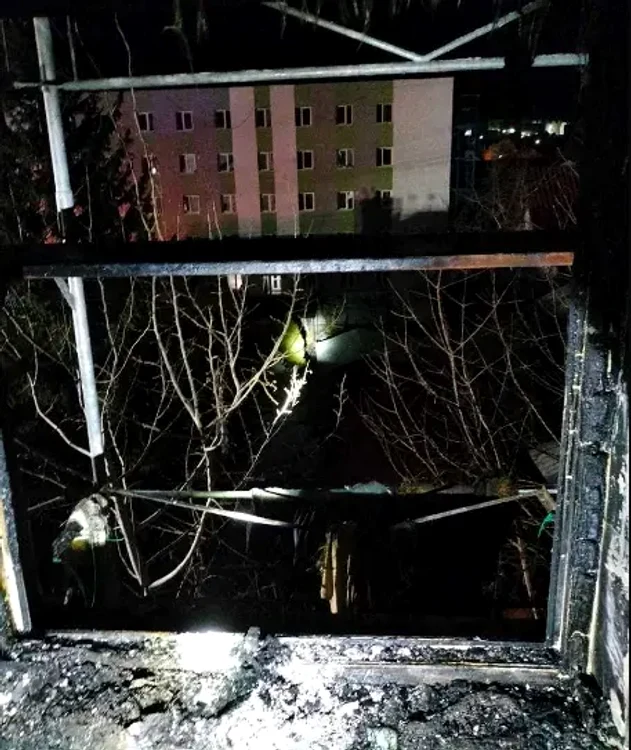 Incendiul ar fi pornit de la aragazul lăsat aprins și nesupravegheat FOTO ISU Suceava