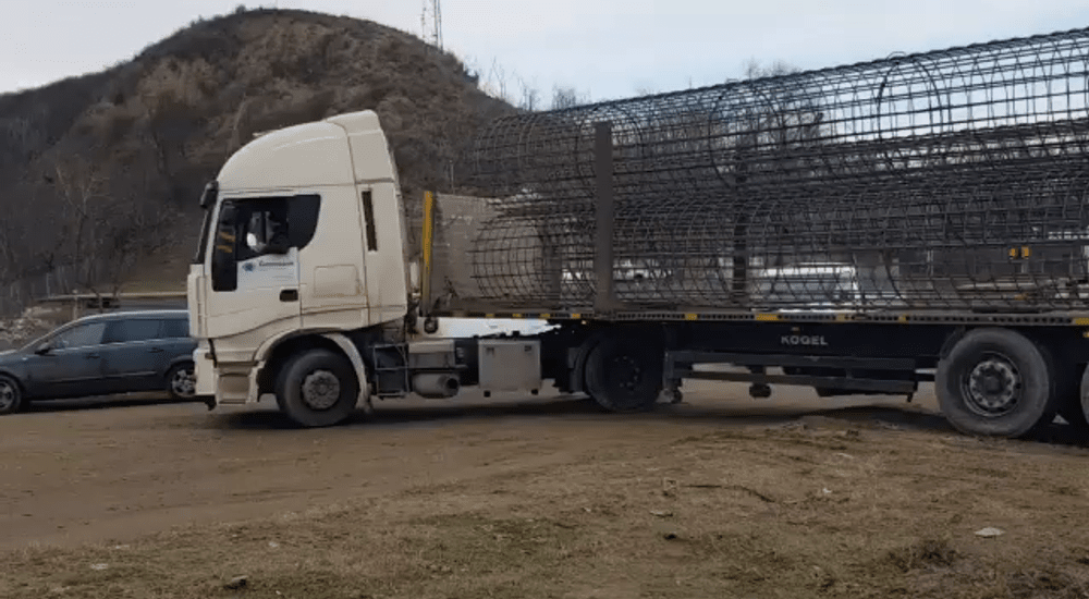 Șantierul autostrăzii Moldovei, desant cu utilaje și muncitori, lângă Buzău VIDEO