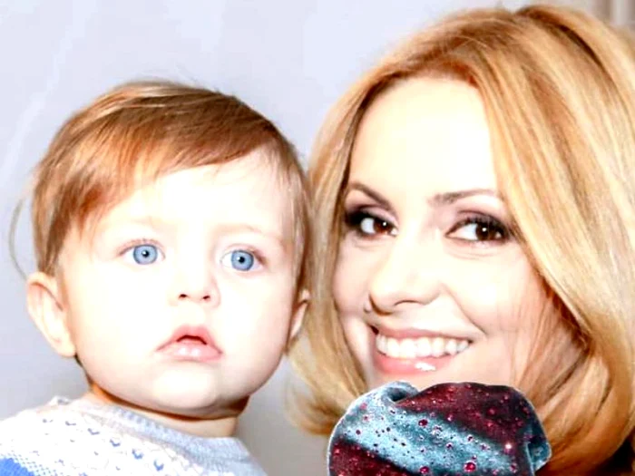 Simona Gheorghe și băiețelul ei, Vlad Ioan. Micuțul are chip angelic