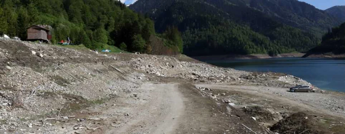 lacul gura apelor retezat foto daniel guta adevarul