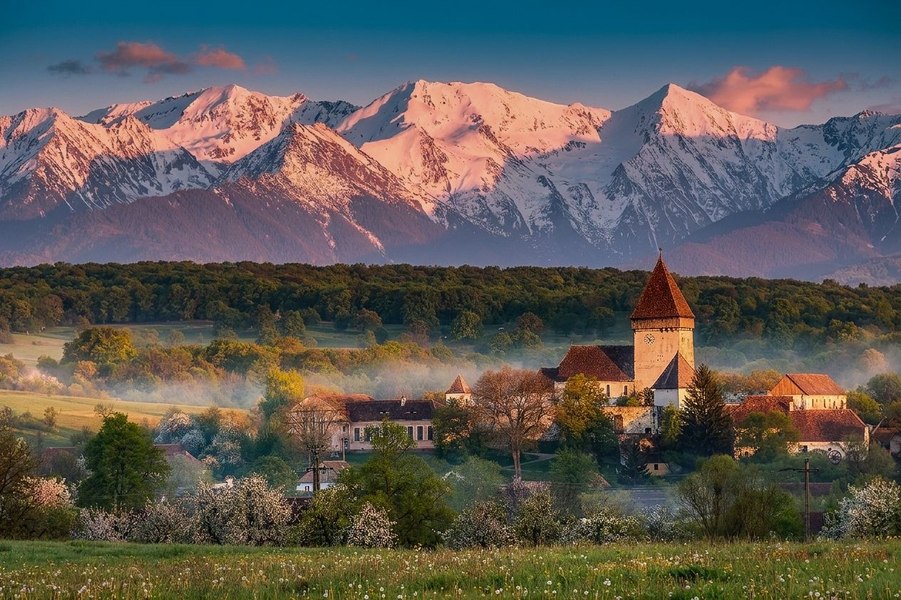 Cea mai fotogenică biserică săsească din România animă satul