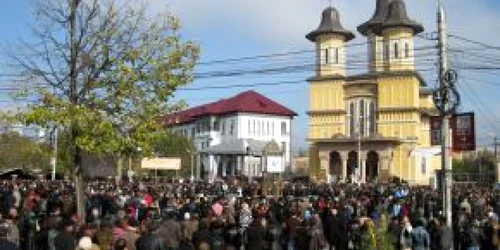 Buzău: O mare de oameni la sfinţirea Catedralei Episcopale