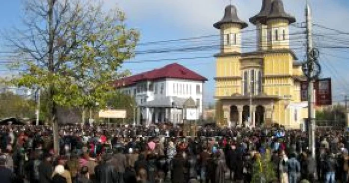 Buzău: O mare de oameni la sfinţirea Catedralei Episcopale