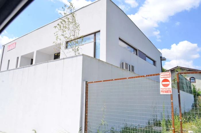 Andreea a construit  somptuoasa vilă  din Otopeni pe  terenul lui Keo 