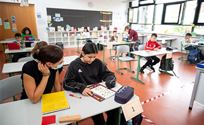 
    Marea Britanie. În Anglia, purtarea măştii în şcoli nu este obligatorie   