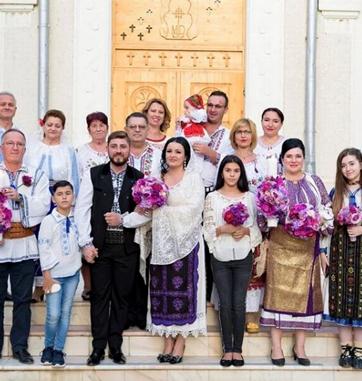 Cântăreaţa de muzică populară este la al doilea mariaj