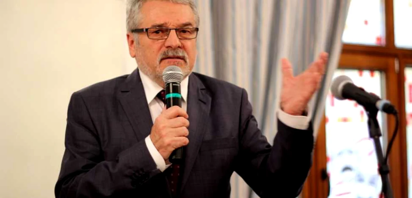 Liderul PNL Hunedoara, Mircea Moloţ, a anunţat fuziunea celor două partide. FOTO: Daniel Guţă.