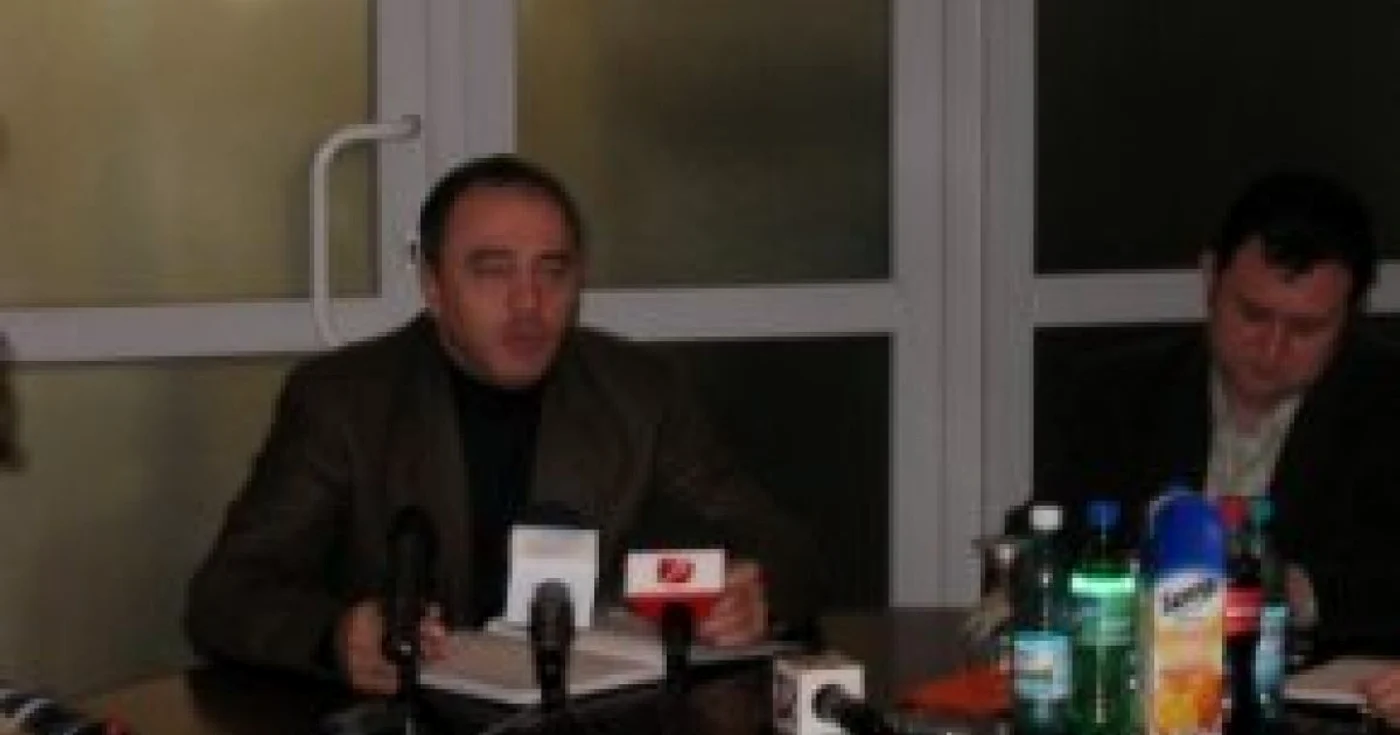 Târgu-Mureş: Fără măşti împotriva gripei în Primărie