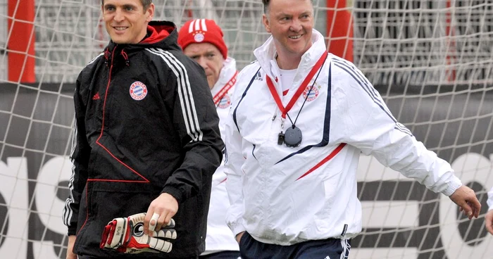 Butt (stânga), alături de antrenorul Van Gaal, FOTO: EPA