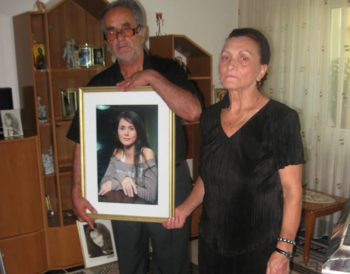 parinti madalina manole la bloc 1 jpeg