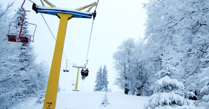 Instalaţiile montane aşteaptă turiştii care vor să profite de zăpadă