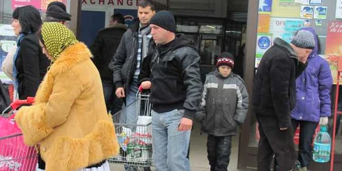 Foarte mulţi giurgiuveni au lăsat cumpărăturile pentru masa de revelion pe ultima sută de metri