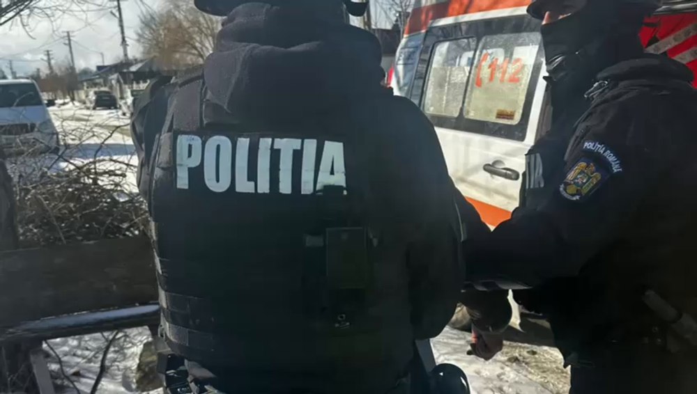 Un bărbat cu afecțiuni psihice, care s-a baricadat în locuință de mai multe zile, salvat de luptătorii SAS VIDEO 